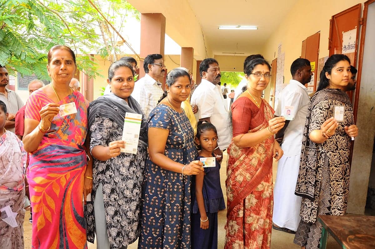 இடைத்தேர்தல்: காலை 9:00 மணி நிலவரம்... தாராபுரத்தில் 17.55 சதவிகித வாக்குகள் பதிவாகியுள்ளது! | Live