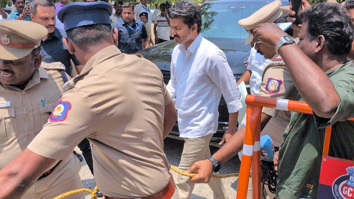 'பெரம்பூரில் வேட்புமனுவை தாக்கல் செய்த விஜய்!' - எதிர்த்து நிற்கும் வேட்பாளர்கள் யார்? முழு விவரம்