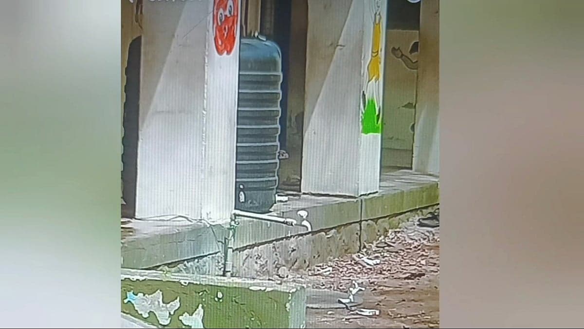 பழனி அரசு பள்ளி குடிநீர் தொட்டியில் மலம் கலப்பு; ஆசிரியரை சஸ்பெண்ட் செய்யக் கோரி பெற்றோர்கள் புகார்!