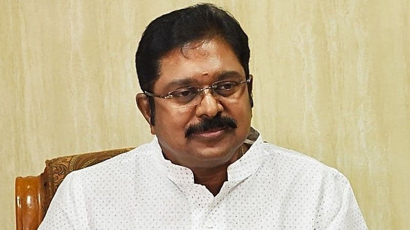 பள்ளி குடிநீர் தொட்டிக்குள் மனிதக் கழிவு: ``மூடி மறைத்த பள்ளி நிர்வாகம்" - டிடிவி தினகரன்