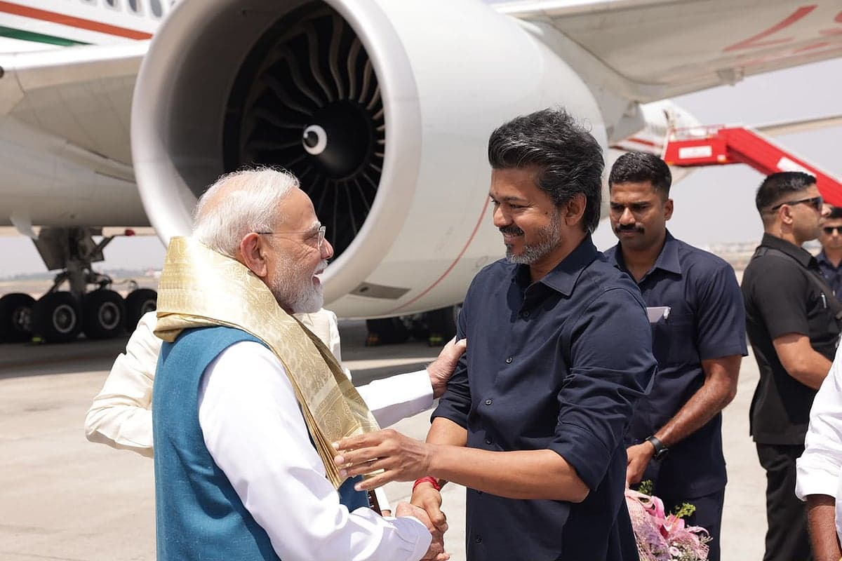 பிரதமர் மோடி வருகை; விமான நிலையத்திற்கே நேரில் சென்று வரவேற்ற முதல்வர் விஜய்!