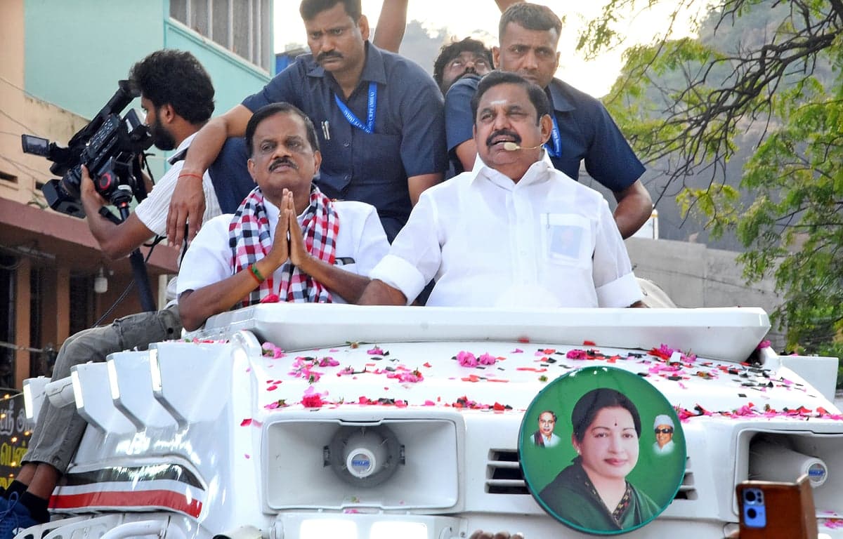 "திமுக ஆட்சியில் தரமற்ற லேப்டாப் வழங்கப்பட்டது பற்றி விசாரணை கமிஷன் அமைப்போம்" - இபிஎஸ்