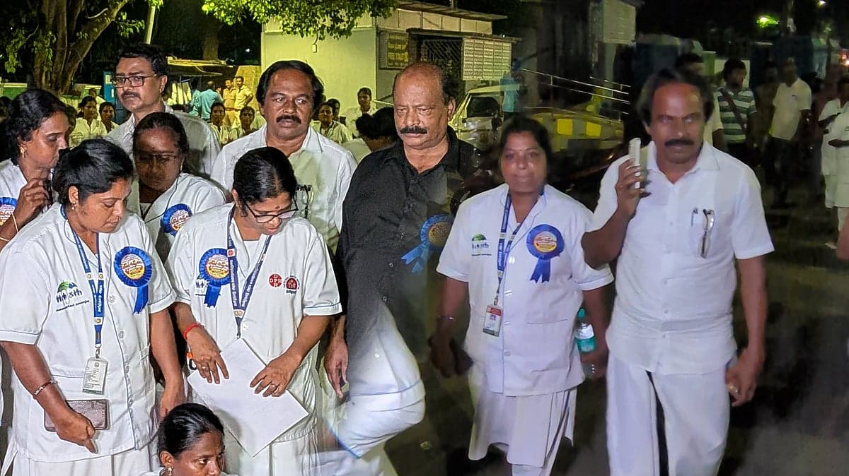 ' எந்தப் போராட்டத்தையும் தூண்டிவிட வேண்டும் என்கிற அவசியம் இல்லை.!' - என்ன சொல்கிறார் மனோ தங்கராஜ்?
