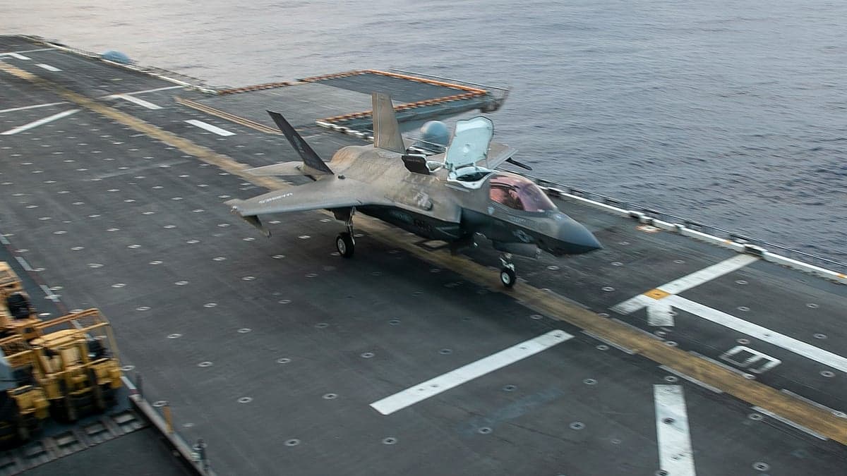 Iran: மேற்கு ஆசியாவிற்குள் நுழைந்த அமெரிக்கப் போர்க்கப்பல்; ஈரான் எல்லையில் பதற்றம்?