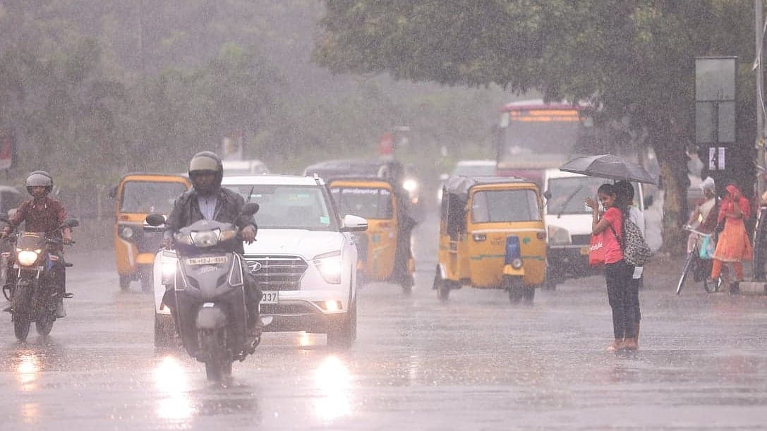 நேற்று இரவு சென்னையில் இடி மின்னலுடன் மழை; இன்றும் தொடருமா? - சென்னை வானிலை மையம் சொல்வதென்ன?