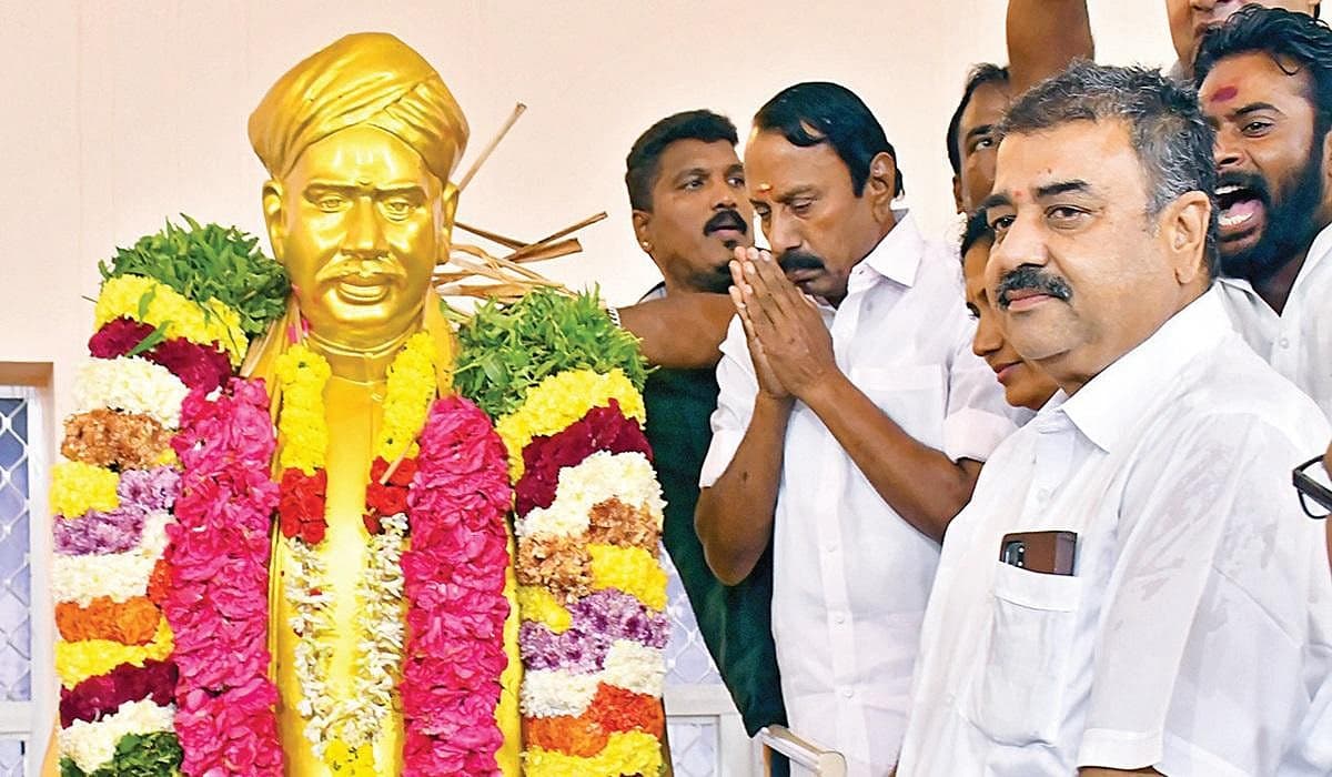 பிரதமரை சந்திப்பது ‘சஸ்பென்ஸ்’ - முன்னாள் அமைச்சர் செங்கோட்டையன் தகவல்