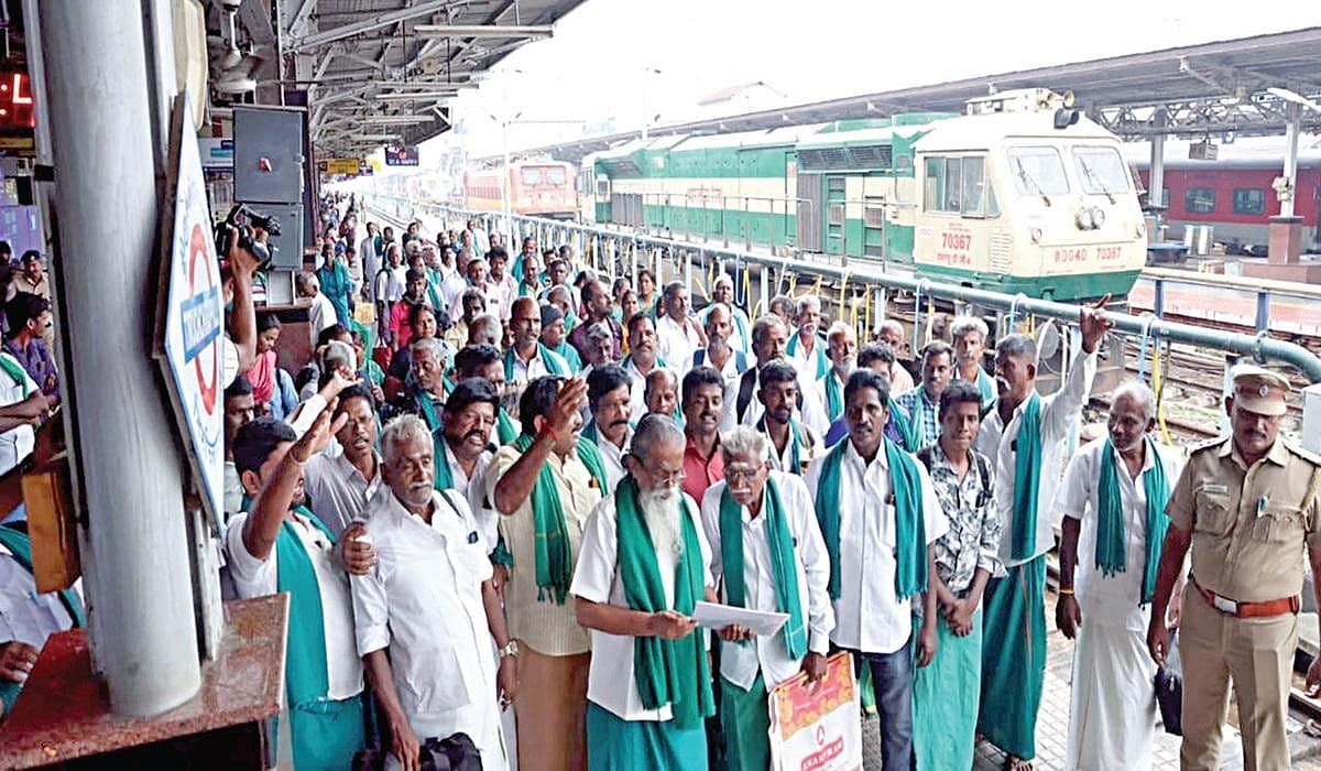 நவ.19, 20-ல் நடைபெறும் போராட்டத்தில் பங்கேற்க திருச்சியில் இருந்து டெல்லிக்கு 200 விவசாயிகள் பயணம்