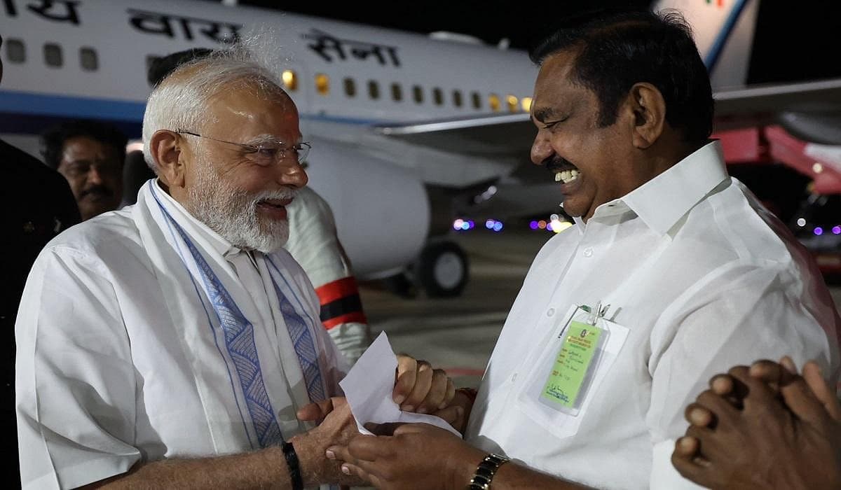 கோவைக்கு இன்று வரும் பிரதமர் மோடியை அதிமுக பொதுச் செயலாளர் பழனிசாமி வரவேற்கிறார்