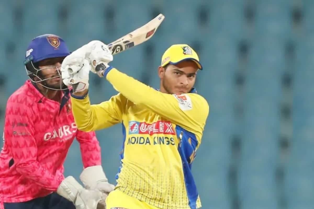 தந்தையின் மாத வருமானம் ரூ. 12 ஆயிரம்.. IPL ஏலத்தில் மகன் பெற்றது ரூ. 14.20 கோடி.. சாதித்துக் காட்டிய CSK வீரர்..